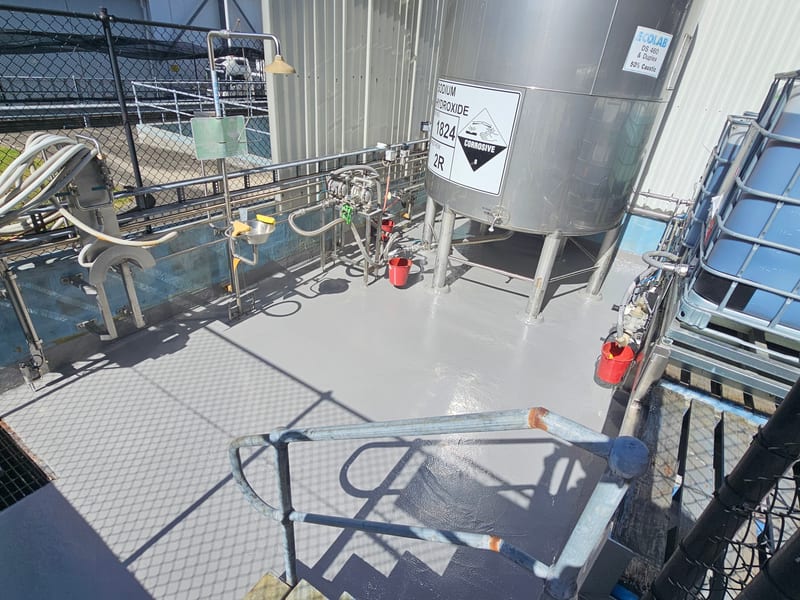 Polished epoxy floor after coating — glossy and smooth